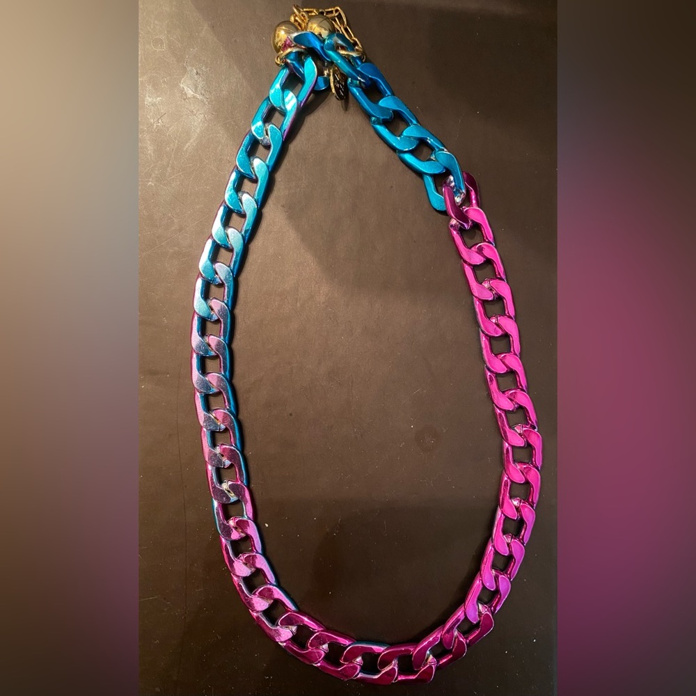 Metallic liquid necklace